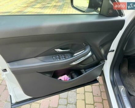 Белый Ягуар E-Pace, объемом двигателя 2 л и пробегом 57 тыс. км за 33900 $, фото 35 на Automoto.ua