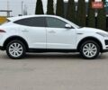 Белый Ягуар E-Pace, объемом двигателя 2 л и пробегом 97 тыс. км за 27000 $, фото 7 на Automoto.ua