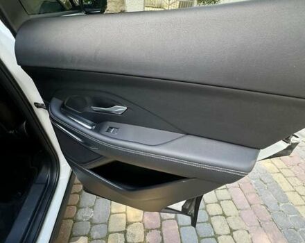 Белый Ягуар E-Pace, объемом двигателя 2 л и пробегом 57 тыс. км за 33900 $, фото 48 на Automoto.ua