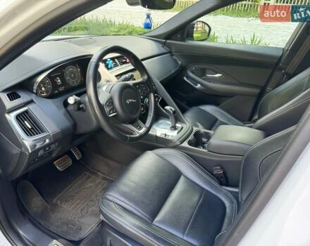 Белый Ягуар E-Pace, объемом двигателя 2 л и пробегом 57 тыс. км за 33900 $, фото 34 на Automoto.ua