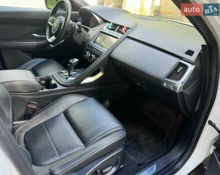 Белый Ягуар E-Pace, объемом двигателя 2 л и пробегом 57 тыс. км за 33900 $, фото 36 на Automoto.ua