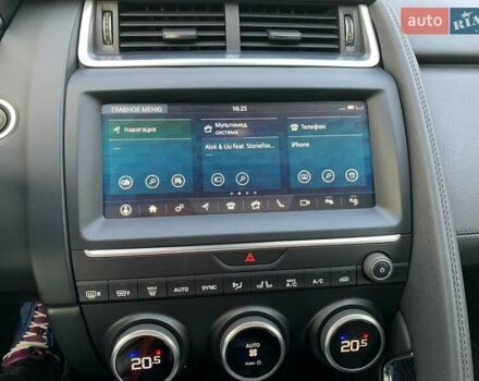 Белый Ягуар E-Pace, объемом двигателя 2 л и пробегом 27 тыс. км за 28000 $, фото 23 на Automoto.ua