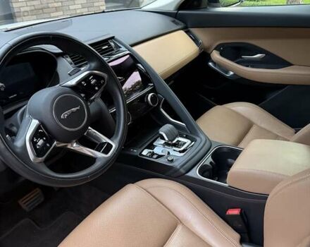 Белый Ягуар E-Pace, объемом двигателя 2 л и пробегом 59 тыс. км за 35700 $, фото 7 на Automoto.ua