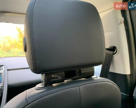 Белый Ягуар E-Pace, объемом двигателя 2 л и пробегом 27 тыс. км за 28000 $, фото 27 на Automoto.ua