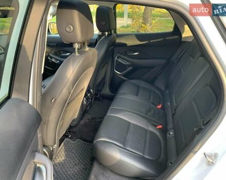 Белый Ягуар E-Pace, объемом двигателя 2 л и пробегом 27 тыс. км за 28000 $, фото 29 на Automoto.ua