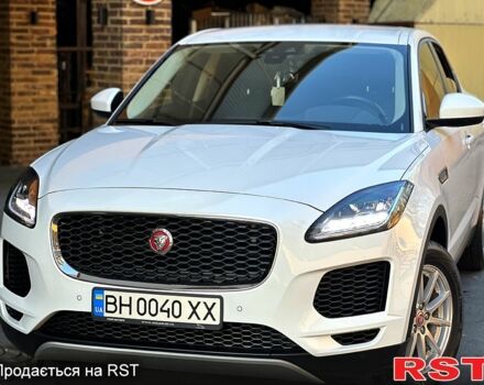 Белый Ягуар E-Pace, объемом двигателя 2 л и пробегом 69 тыс. км за 25000 $, фото 1 на Automoto.ua