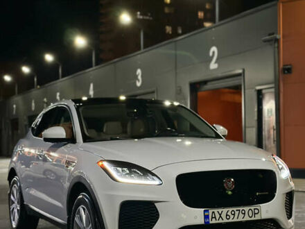 Белый Ягуар E-Pace, объемом двигателя 2 л и пробегом 70 тыс. км за 25500 $, фото 1 на Automoto.ua