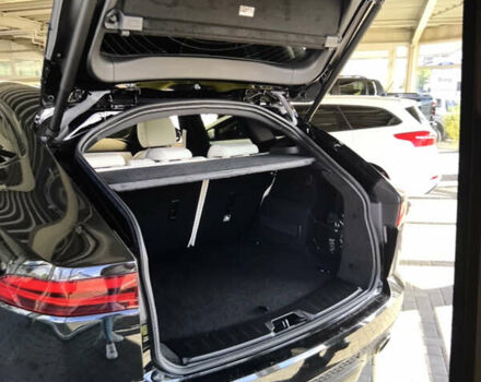 Чорний Ягуар E-Pace, об'ємом двигуна 2 л та пробігом 63 тис. км за 31000 $, фото 6 на Automoto.ua