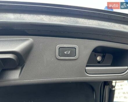 Черный Ягуар E-Pace, объемом двигателя 2 л и пробегом 186 тыс. км за 15900 $, фото 18 на Automoto.ua