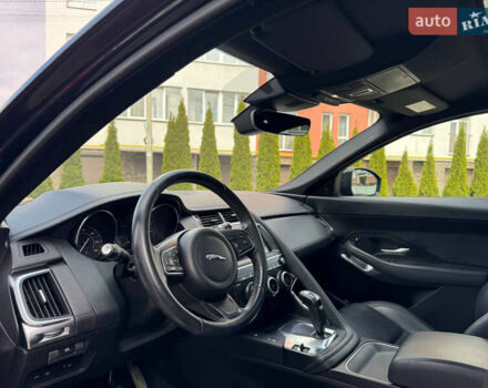 Черный Ягуар E-Pace, объемом двигателя 2 л и пробегом 197 тыс. км за 23900 $, фото 6 на Automoto.ua