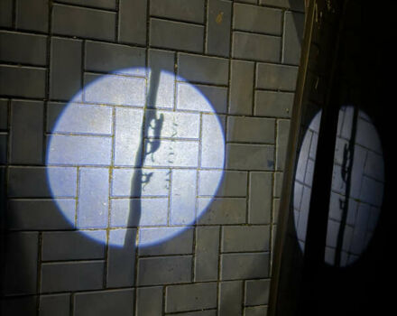 Чорний Ягуар E-Pace, об'ємом двигуна 2 л та пробігом 102 тис. км за 31500 $, фото 2 на Automoto.ua