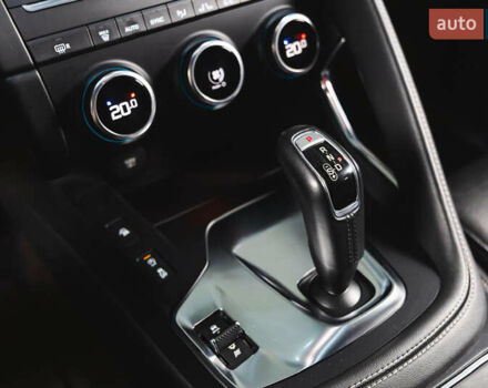 Чорний Ягуар E-Pace, об'ємом двигуна 2 л та пробігом 233 тис. км за 22300 $, фото 13 на Automoto.ua