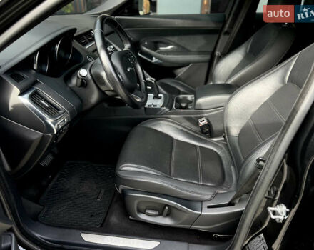Черный Ягуар E-Pace, объемом двигателя 2 л и пробегом 159 тыс. км за 19900 $, фото 6 на Automoto.ua