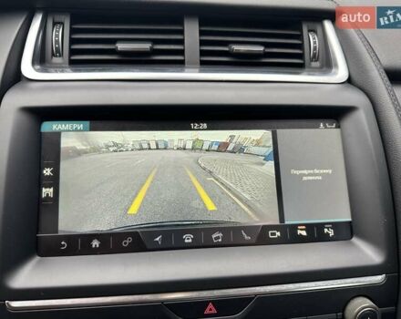 Черный Ягуар E-Pace, объемом двигателя 2 л и пробегом 186 тыс. км за 15900 $, фото 13 на Automoto.ua