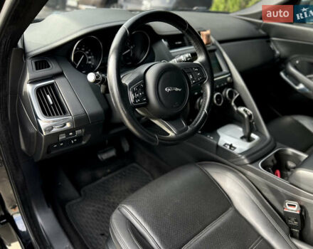 Черный Ягуар E-Pace, объемом двигателя 2 л и пробегом 159 тыс. км за 19900 $, фото 24 на Automoto.ua