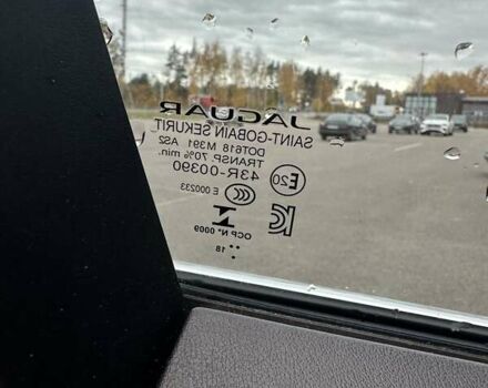 Черный Ягуар E-Pace, объемом двигателя 2 л и пробегом 186 тыс. км за 15900 $, фото 20 на Automoto.ua