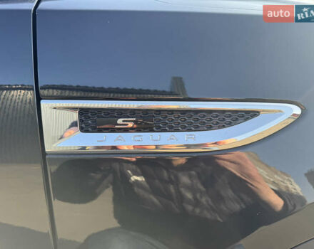 Чорний Ягуар E-Pace, об'ємом двигуна 2 л та пробігом 102 тис. км за 31500 $, фото 4 на Automoto.ua