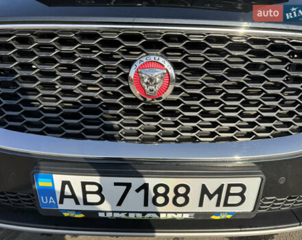 Чорний Ягуар E-Pace, об'ємом двигуна 2 л та пробігом 102 тис. км за 31500 $, фото 5 на Automoto.ua