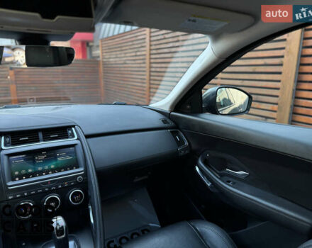 Черный Ягуар E-Pace, объемом двигателя 2 л и пробегом 84 тыс. км за 24000 $, фото 33 на Automoto.ua