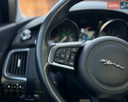 Черный Ягуар E-Pace, объемом двигателя 2 л и пробегом 84 тыс. км за 24000 $, фото 27 на Automoto.ua