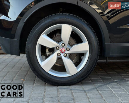 Черный Ягуар E-Pace, объемом двигателя 2 л и пробегом 84 тыс. км за 24000 $, фото 12 на Automoto.ua