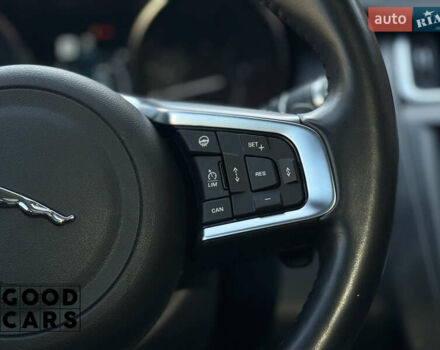 Черный Ягуар E-Pace, объемом двигателя 2 л и пробегом 84 тыс. км за 24000 $, фото 28 на Automoto.ua