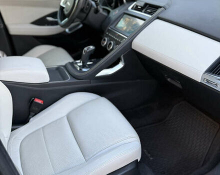 Черный Ягуар E-Pace, объемом двигателя 2 л и пробегом 117 тыс. км за 19500 $, фото 21 на Automoto.ua