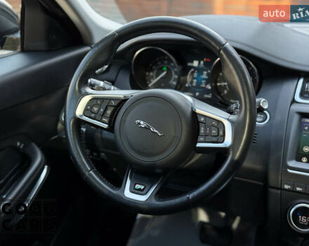 Черный Ягуар E-Pace, объемом двигателя 2 л и пробегом 84 тыс. км за 24000 $, фото 26 на Automoto.ua