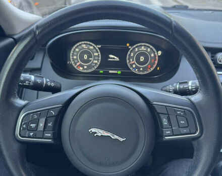 Черный Ягуар E-Pace, объемом двигателя 2 л и пробегом 80 тыс. км за 17800 $, фото 4 на Automoto.ua