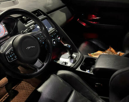 Черный Ягуар E-Pace, объемом двигателя 2 л и пробегом 80 тыс. км за 17800 $, фото 8 на Automoto.ua