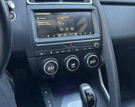Черный Ягуар E-Pace, объемом двигателя 2 л и пробегом 80 тыс. км за 17800 $, фото 3 на Automoto.ua