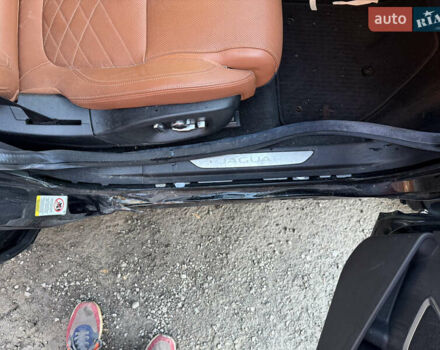 Черный Ягуар E-Pace, объемом двигателя 2 л и пробегом 18 тыс. км за 14300 $, фото 28 на Automoto.ua