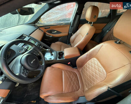 Черный Ягуар E-Pace, объемом двигателя 2 л и пробегом 18 тыс. км за 14300 $, фото 31 на Automoto.ua