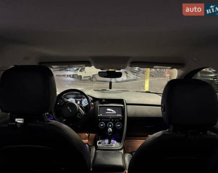 Черный Ягуар E-Pace, объемом двигателя 2 л и пробегом 80 тыс. км за 17800 $, фото 10 на Automoto.ua