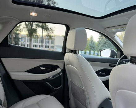 Червоний Ягуар E-Pace, об'ємом двигуна 2 л та пробігом 102 тис. км за 24300 $, фото 12 на Automoto.ua