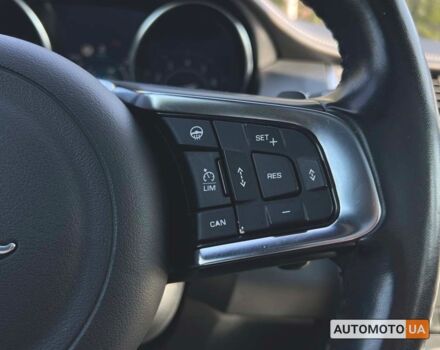 Червоний Ягуар E-Pace, об'ємом двигуна 2 л та пробігом 136 тис. км за 31900 $, фото 24 на Automoto.ua