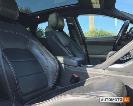 Червоний Ягуар E-Pace, об'ємом двигуна 2 л та пробігом 136 тис. км за 31900 $, фото 10 на Automoto.ua