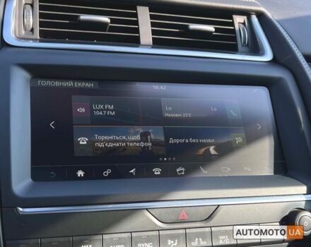 Червоний Ягуар E-Pace, об'ємом двигуна 2 л та пробігом 136 тис. км за 31900 $, фото 26 на Automoto.ua