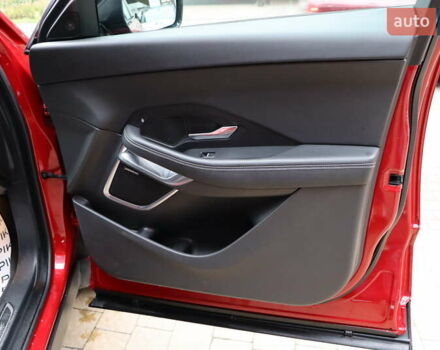 Красный Ягуар E-Pace, объемом двигателя 2 л и пробегом 141 тыс. км за 25900 $, фото 45 на Automoto.ua