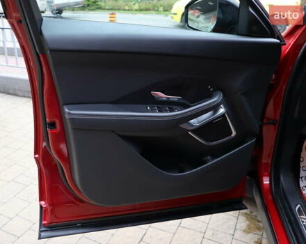 Красный Ягуар E-Pace, объемом двигателя 2 л и пробегом 141 тыс. км за 25900 $, фото 11 на Automoto.ua