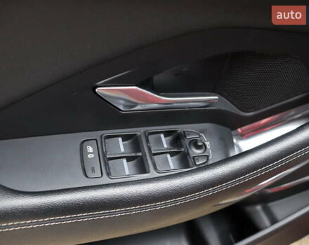 Красный Ягуар E-Pace, объемом двигателя 2 л и пробегом 141 тыс. км за 25900 $, фото 12 на Automoto.ua