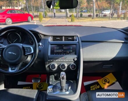 Червоний Ягуар E-Pace, об'ємом двигуна 2 л та пробігом 136 тис. км за 31900 $, фото 12 на Automoto.ua