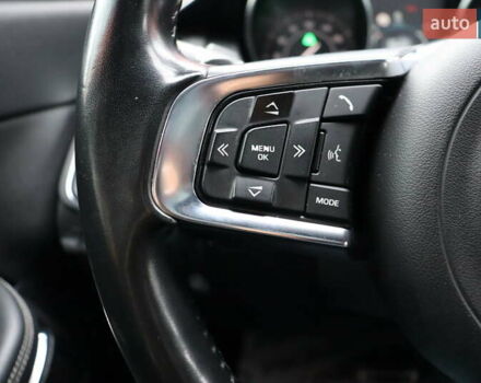 Красный Ягуар E-Pace, объемом двигателя 2 л и пробегом 141 тыс. км за 25900 $, фото 21 на Automoto.ua