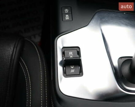 Красный Ягуар E-Pace, объемом двигателя 2 л и пробегом 141 тыс. км за 25900 $, фото 29 на Automoto.ua