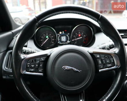 Красный Ягуар E-Pace, объемом двигателя 2 л и пробегом 141 тыс. км за 25900 $, фото 19 на Automoto.ua