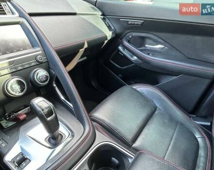 Красный Ягуар E-Pace, объемом двигателя 2 л и пробегом 123 тыс. км за 26300 $, фото 64 на Automoto.ua