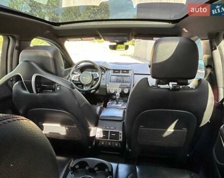 Красный Ягуар E-Pace, объемом двигателя 2 л и пробегом 123 тыс. км за 26300 $, фото 60 на Automoto.ua