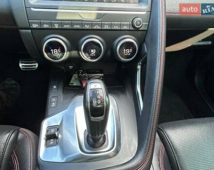 Красный Ягуар E-Pace, объемом двигателя 2 л и пробегом 123 тыс. км за 26300 $, фото 65 на Automoto.ua