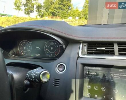 Красный Ягуар E-Pace, объемом двигателя 2 л и пробегом 123 тыс. км за 26300 $, фото 55 на Automoto.ua