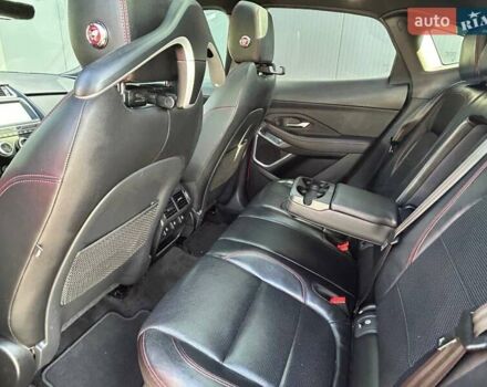 Красный Ягуар E-Pace, объемом двигателя 2 л и пробегом 123 тыс. км за 26300 $, фото 59 на Automoto.ua